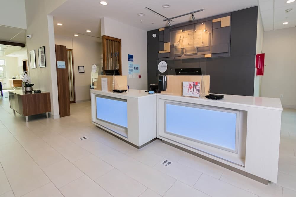 Holiday Inn Express & Suites Houston North I-45 Spring by IHG interior in Houston, TX — gallery photo 2