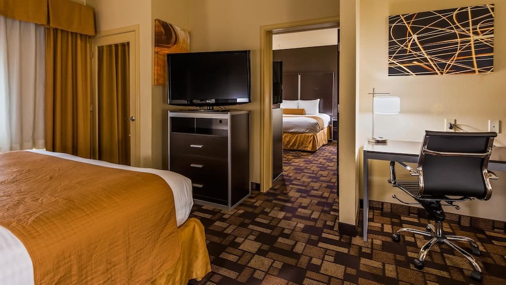 Best Western Windsor Pointe Hotel & Suites-Frost Bank Center interior in San Antonio, TX — gallery photo 2