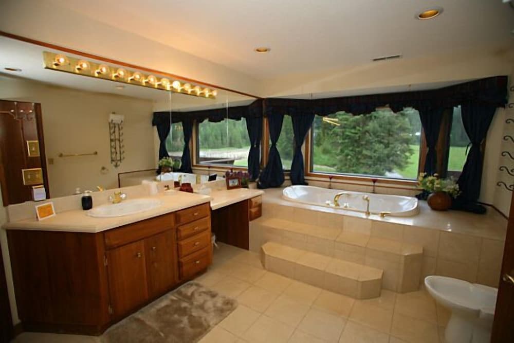 Bar W Guest Ranch property views in Whitefish, MT — gallery photo 3