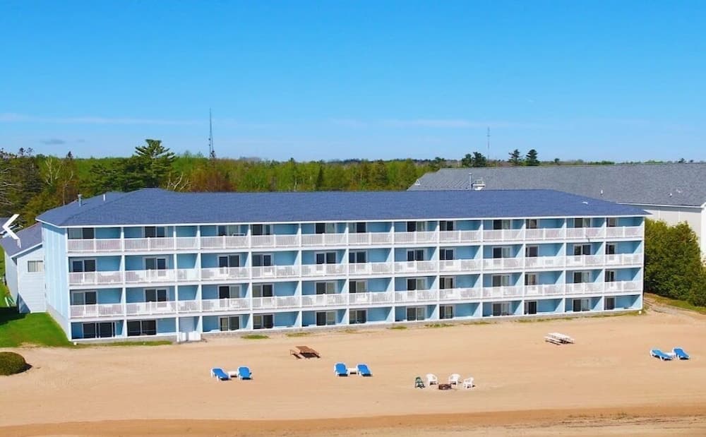 Blue Water Beachfront Hotel & Waterpark featured exterior or lobby in Mackinaw City, MI — similar hotel