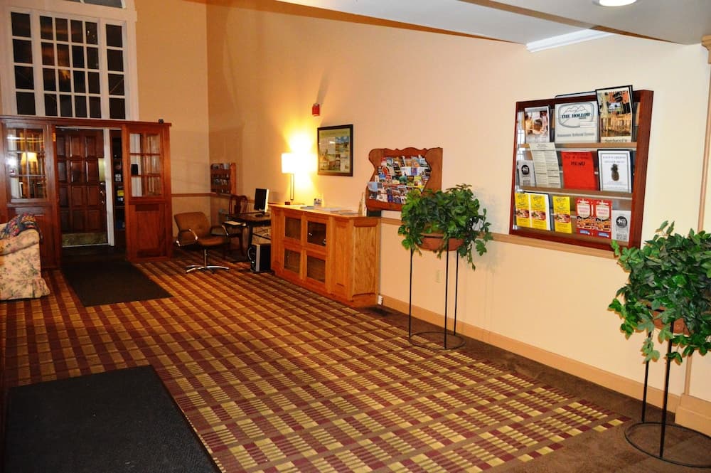 New World Inn interior in Barre, VT — gallery photo 2