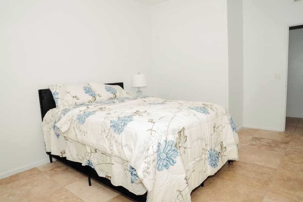 Large Family Home Near Phoenix gallery photo in Buckeye, AZ — image 34