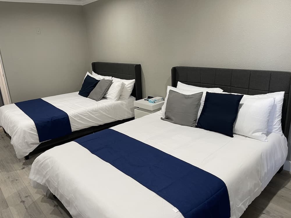 Omeo Suites interior in Alhambra, CA — gallery photo 2