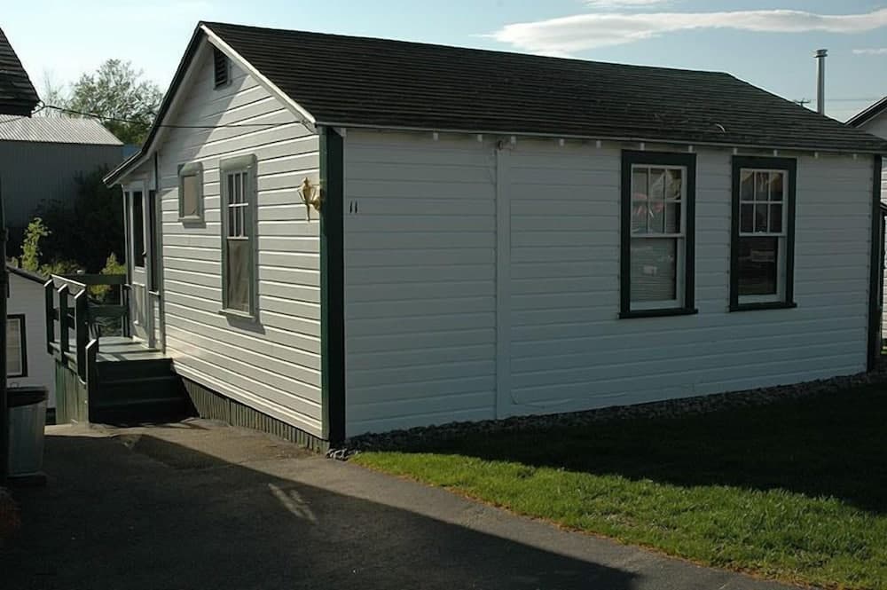 Channel Watefront Cottages featured exterior or lobby in Laconia, NH — similar hotel