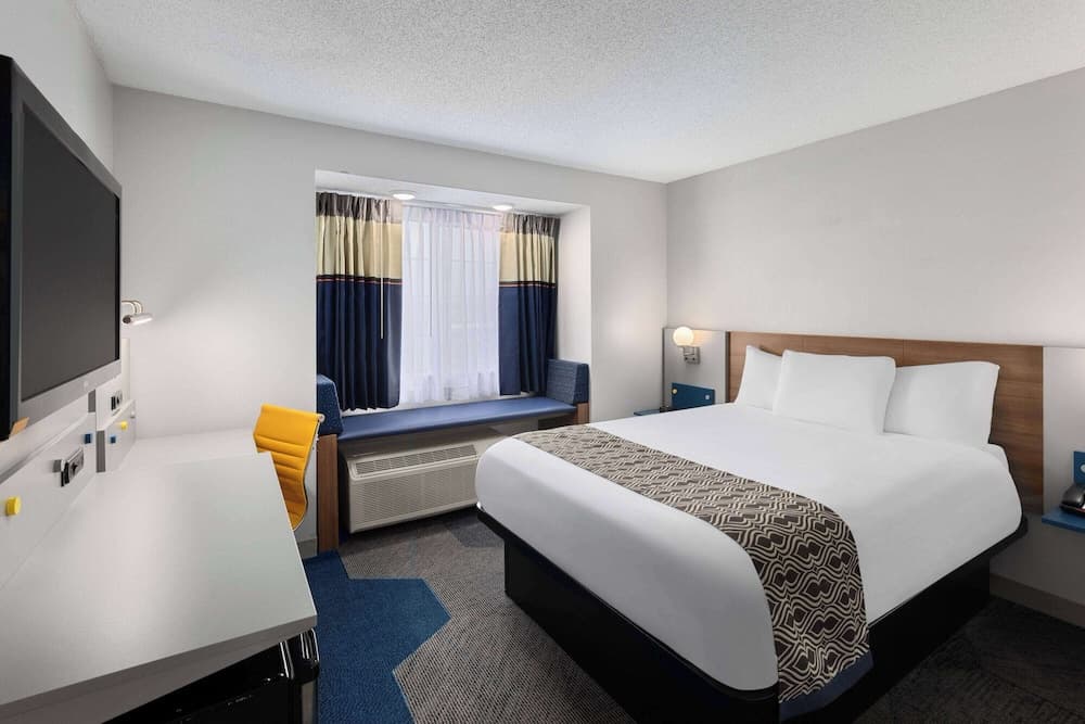Microtel Inn by Wyndham Bowling Green property views in Bowling Green, KY — gallery photo 3