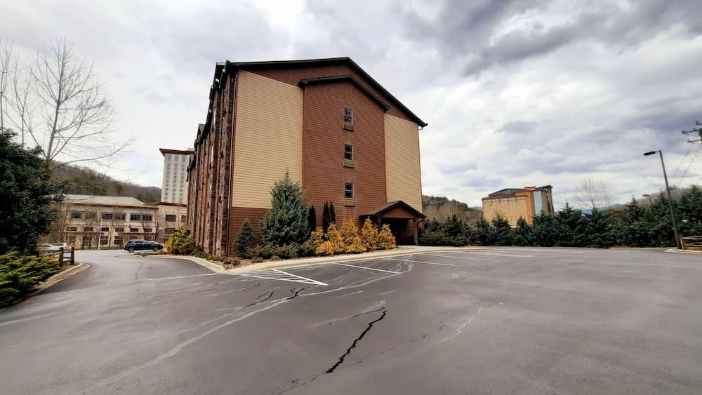 Stonebrook Lodge Cherokee featured exterior or lobby in Cherokee, NC — similar hotel