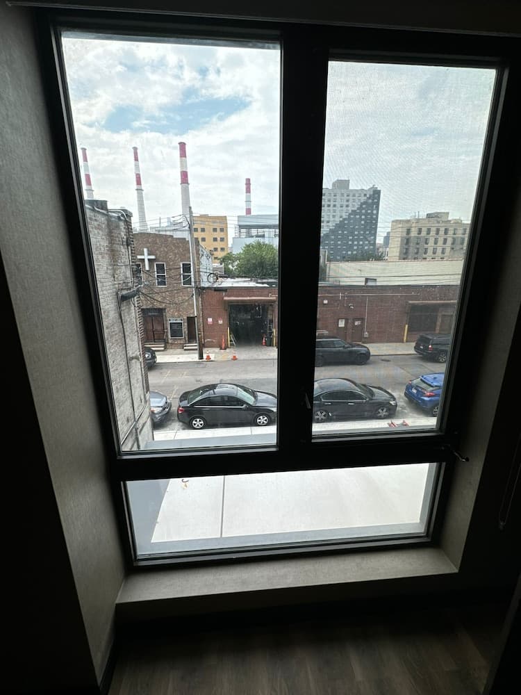 LUX HOTEL property views in Long Island City — gallery photo 3