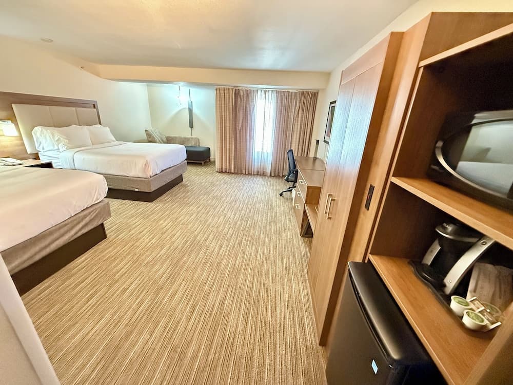 Country Inn & Suites by Radisson, Downtown Albany New York interior in Albany, NY — gallery photo 2
