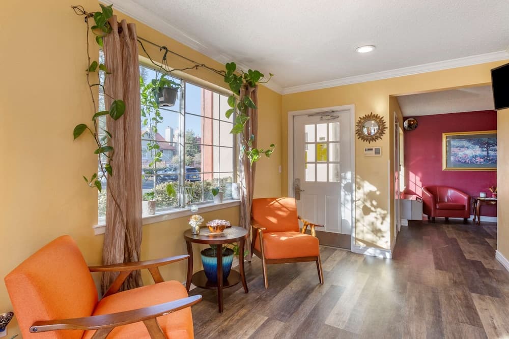 Suburban Studios Albuquerque Uptown interior in Albuquerque, NM — gallery photo 2