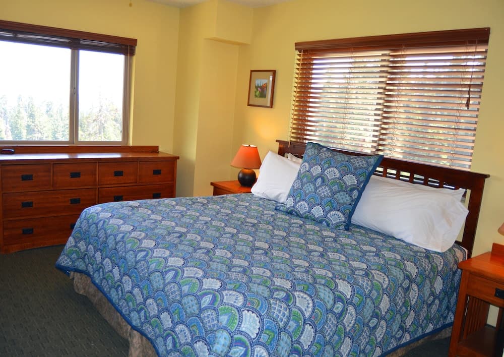 Montecito Sequoia Lodge property views in Kings Canyon National Park, CA — gallery photo 3