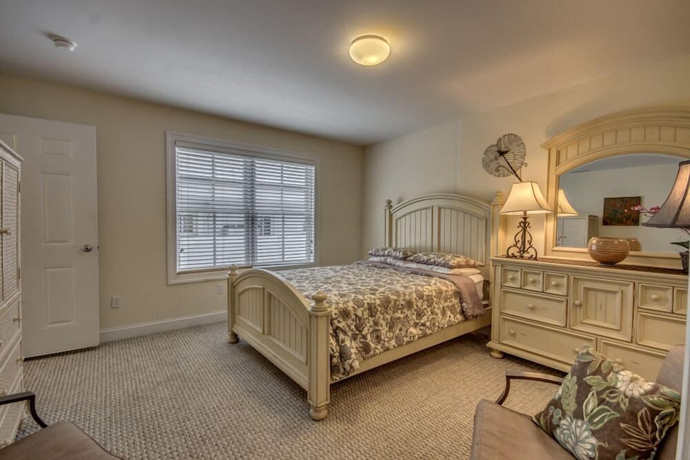 Hemingways By the Sea interior in North Wildwood, NJ — gallery photo 2
