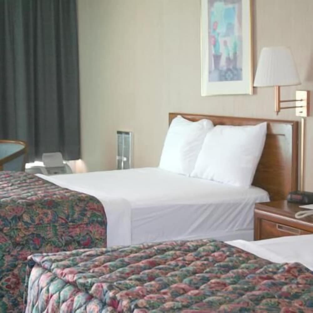 Ridge Crest Hotel property views in West Plains, MO — gallery photo 3