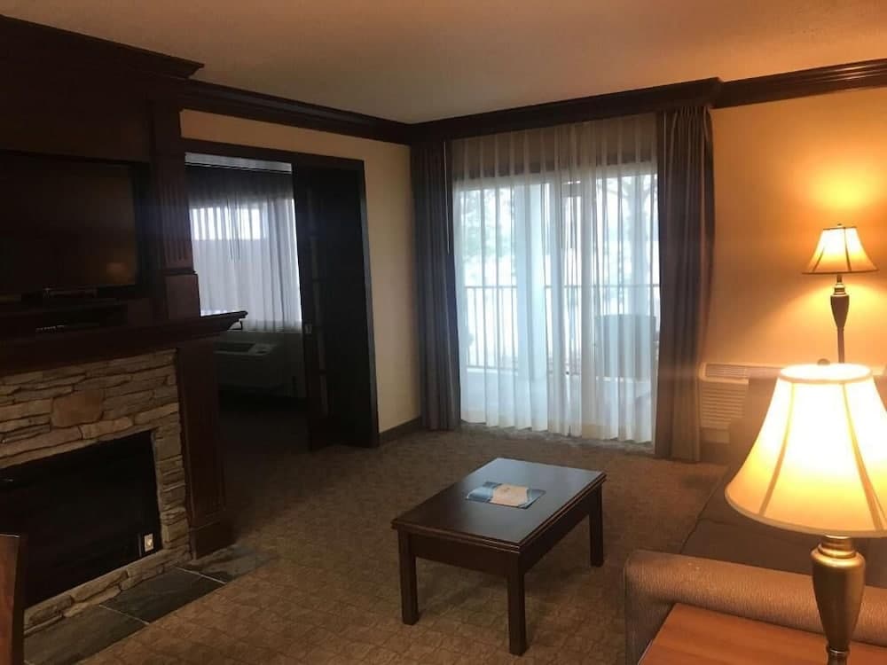 Fourwinds Lakeside Inn & Marina gallery photo in Bloomington, IN — image 24