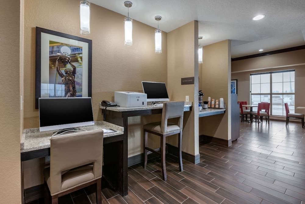 Comfort Inn & Suites Cedar Rapids CID Eastern Iowa Airport gallery photo in Cedar Rapids, IA — image 55