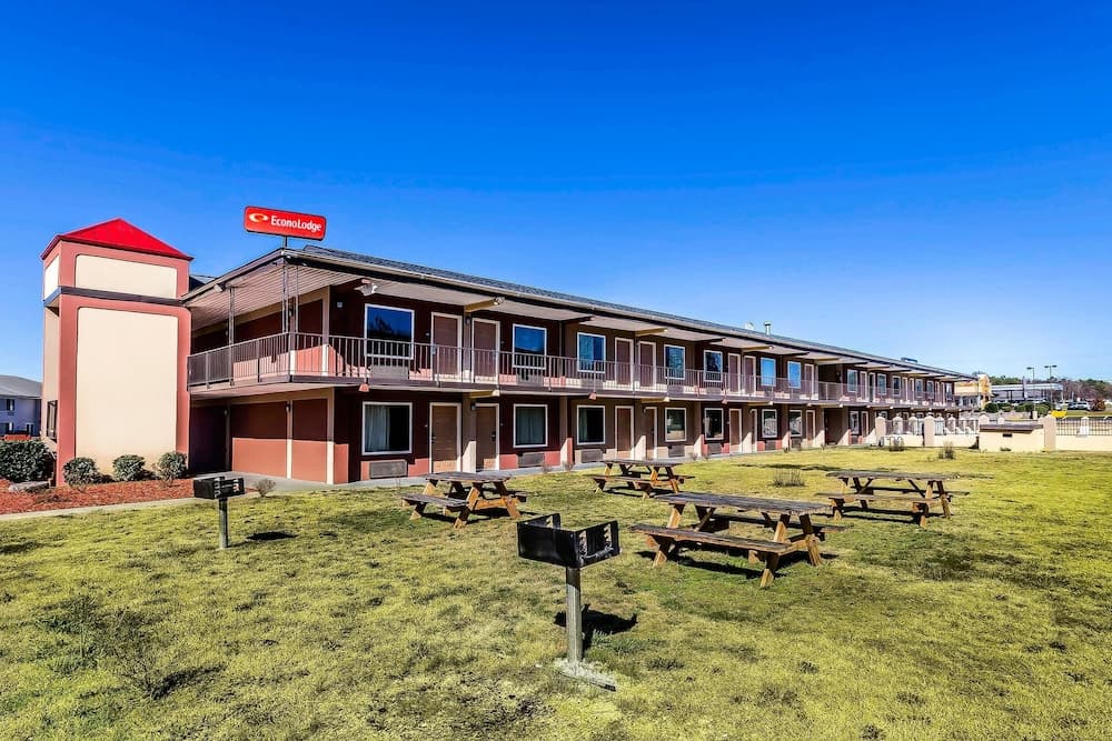 Econo Lodge Lavonia I-85 featured exterior or lobby in Lavonia, GA — similar hotel