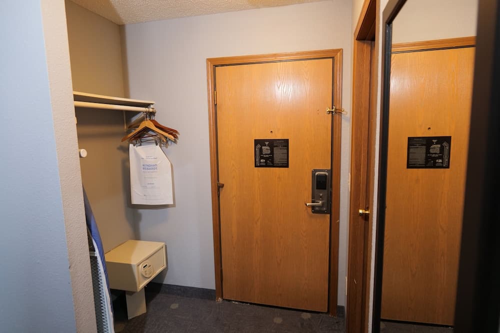 Baymont by Wyndham Flint Airport North gallery photo in Flint, MI — image 28