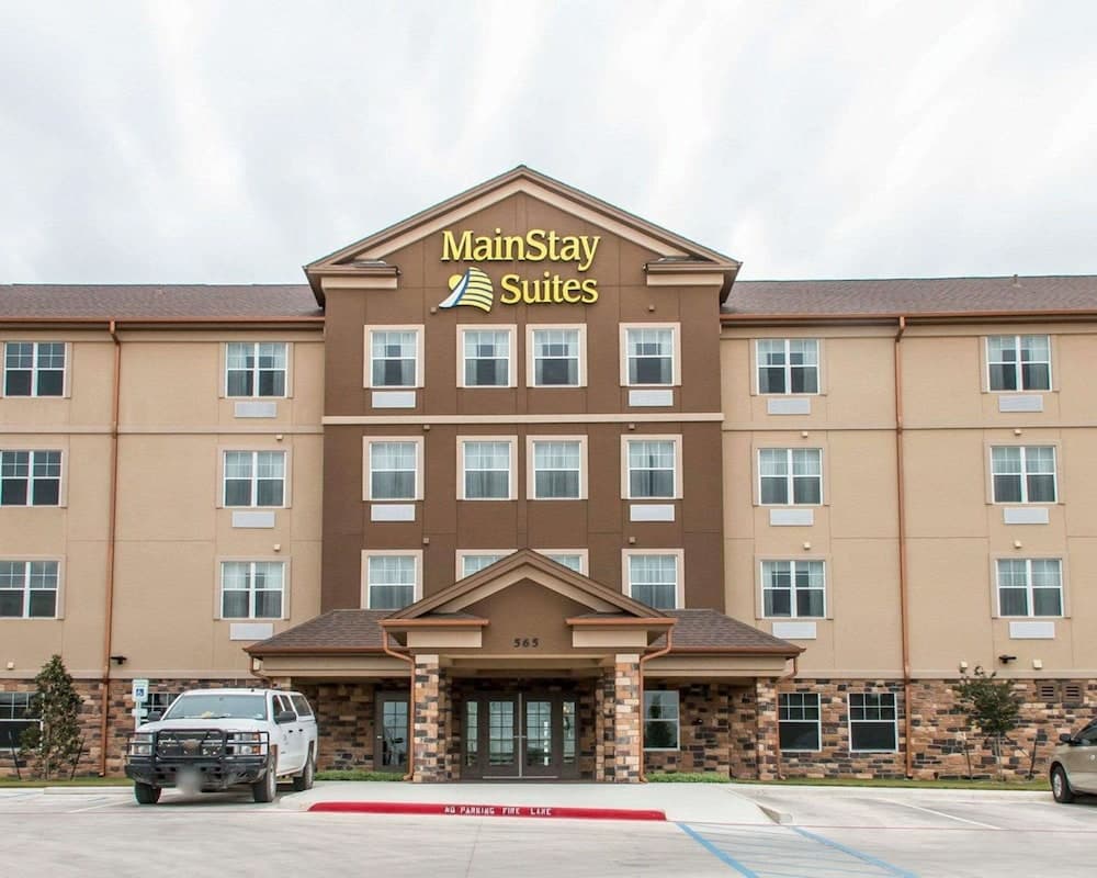 MainStay Suites Cotulla featured exterior or lobby in Cotulla, TX — similar hotel