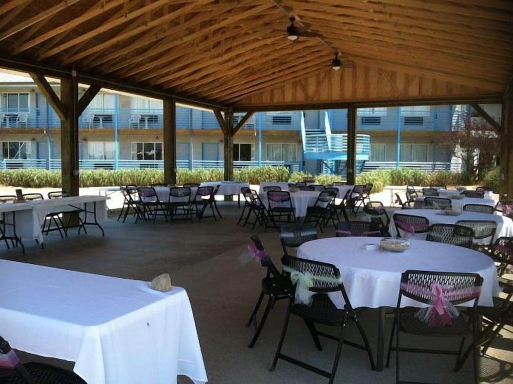 Beachfront Resort gallery photo in Port Clinton, OH — image 11
