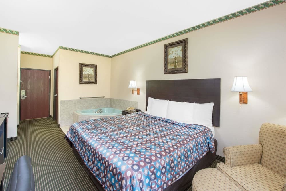 Days Inn by Wyndham Sullivan interior in Sullivan, IN — gallery photo 2