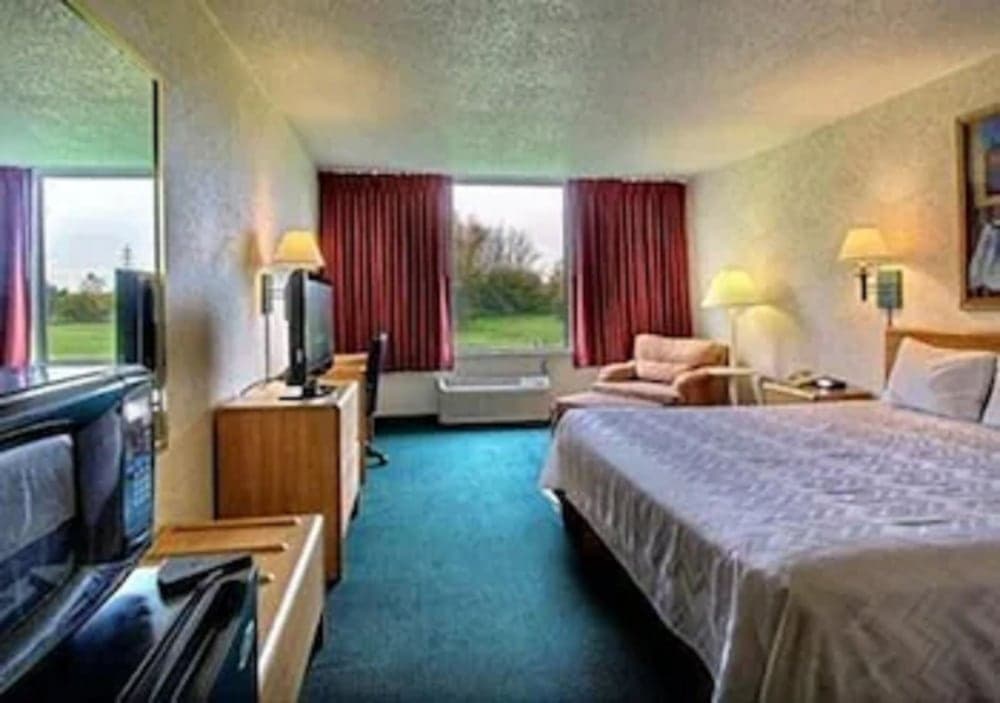 Airport Inn Flint gallery photo in Flint, MI — image 11