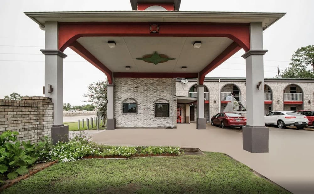 Hollywood Inn featured exterior or lobby in Houston, TX — similar hotel