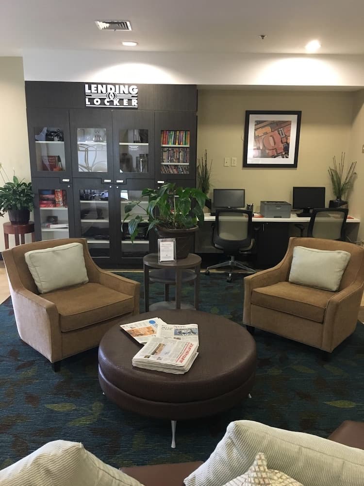 Candlewood Suites Windsor Locks Bradley Arpt by IHG interior in Windsor Locks — gallery photo 2