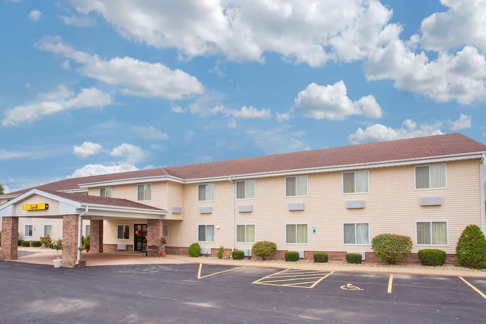 Super 8 by Wyndham Galva featured exterior or lobby in Galva, IL — similar hotel