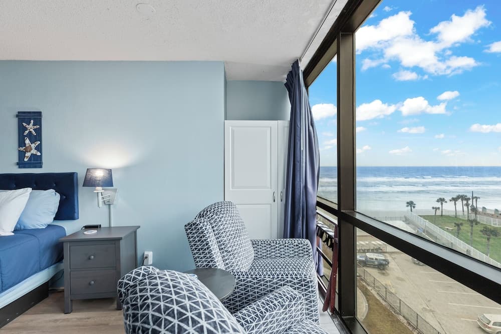 Oceanside Inn Studios by Brightwild interior in Daytona Beach Shores, FL — gallery photo 2