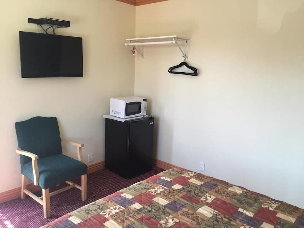 Travel Inn Motel property views in Los Angeles, CA — gallery photo 3