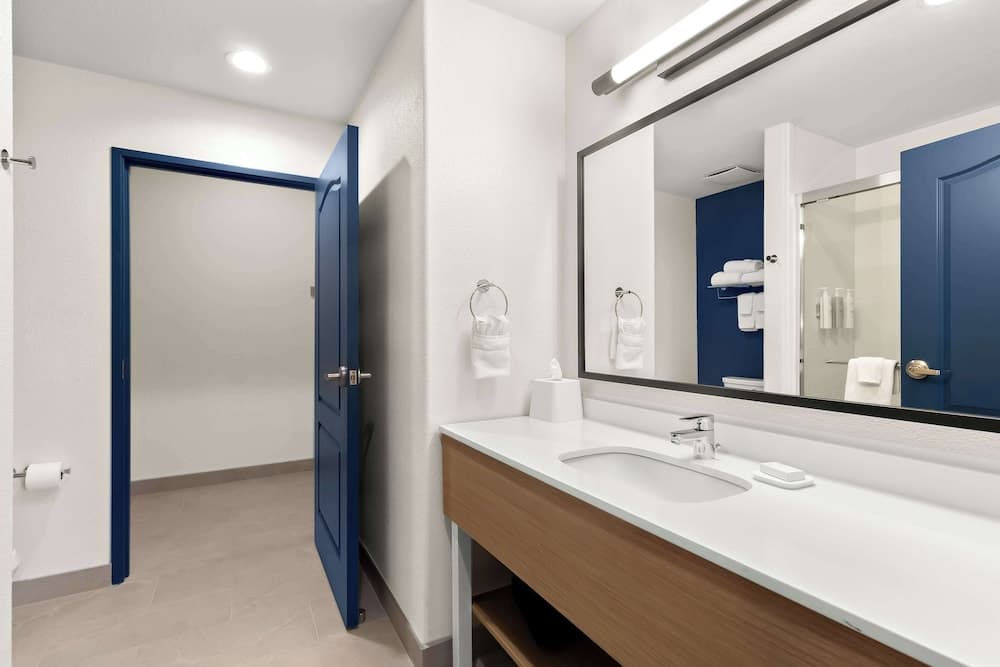 Spark by Hilton Missouri City interior in Missouri City, TX — gallery photo 2