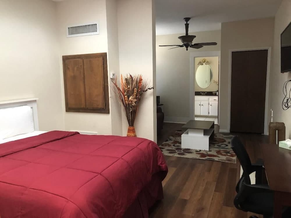 Hotel Burgess gallery photo in Reedley, CA — image 29
