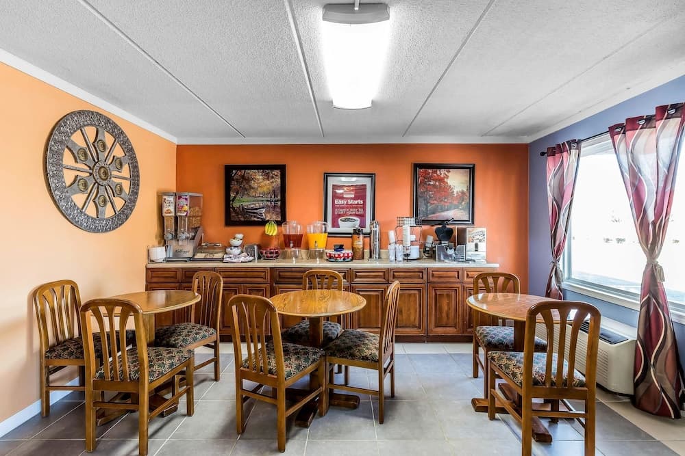 Econo Lodge Lavonia I-85 interior in Lavonia, GA — gallery photo 2