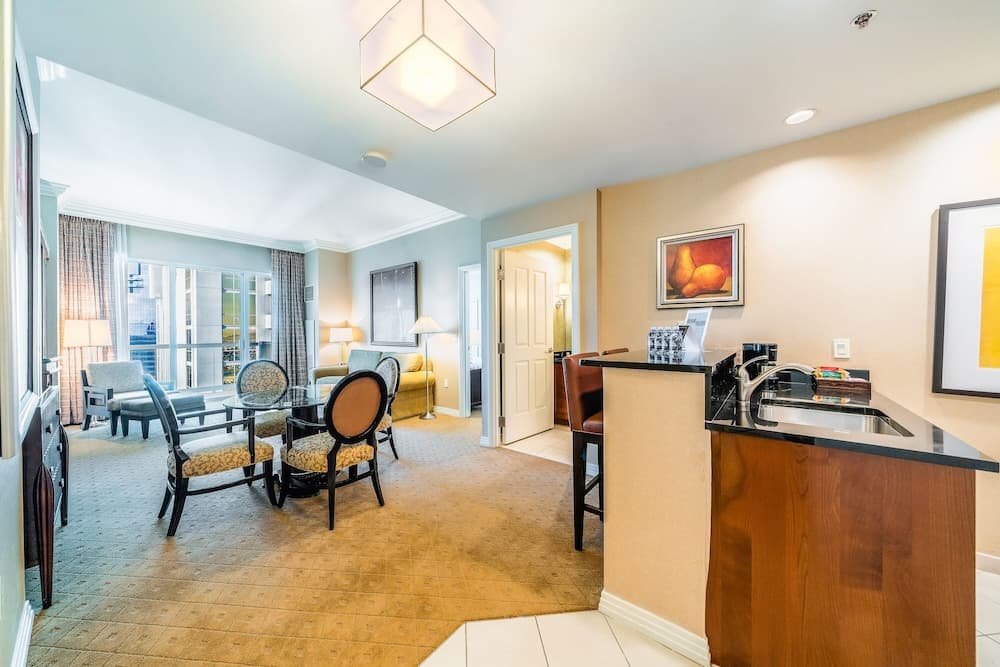 Jet Luxury Resorts @ The Signature Condo Hotel property views in Las Vegas, NV — gallery photo 3