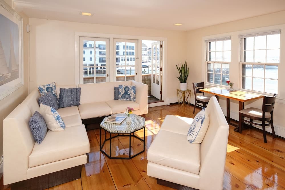 Harborside Inn interior in Newport, RI — gallery photo 2