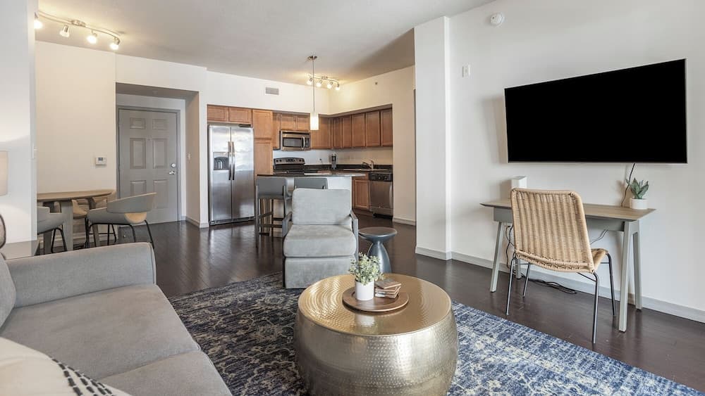 Landing Fort Lauderdale property views in Fort Lauderdale, FL — gallery photo 3