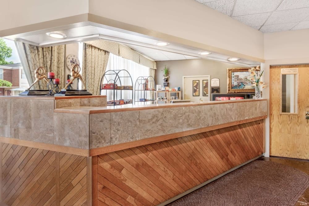 Travelodge by Wyndham Jackson property views in Jackson, MI — gallery photo 3