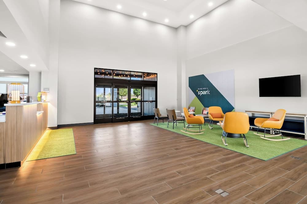 Spark by Hilton Lancaster Dutch Country interior in Lancaster, PA — gallery photo 2