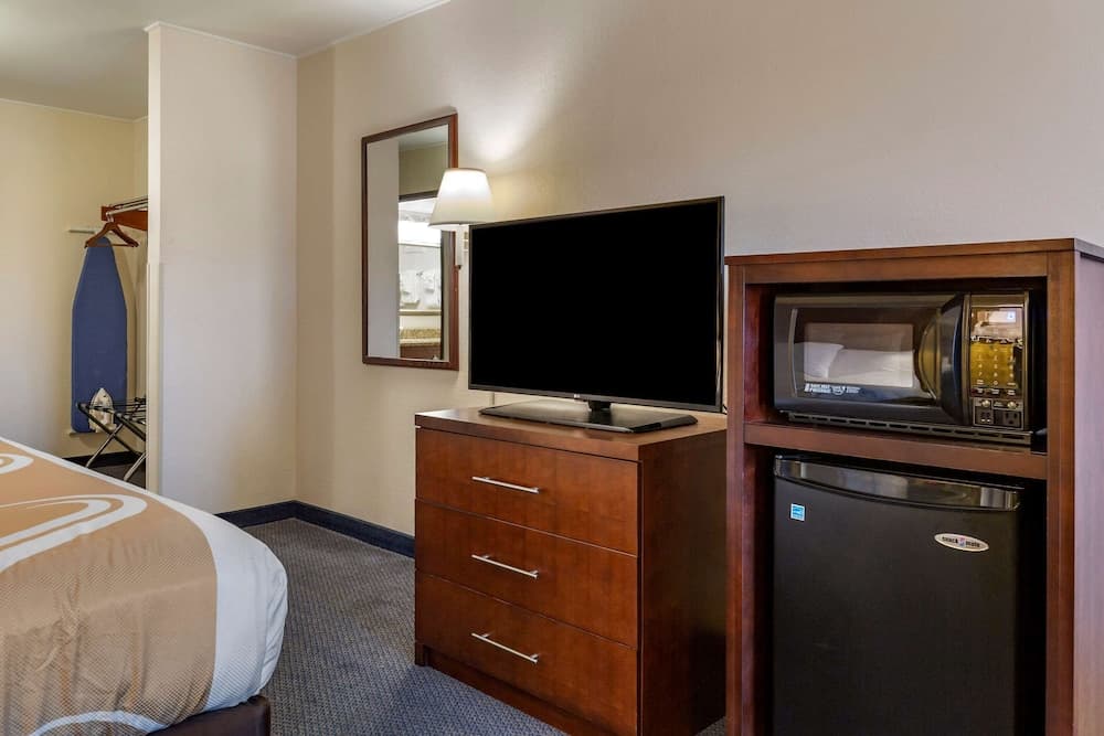 Quality Inn & Suites Zanesville City Center property views in Zanesville, OH — gallery photo 3