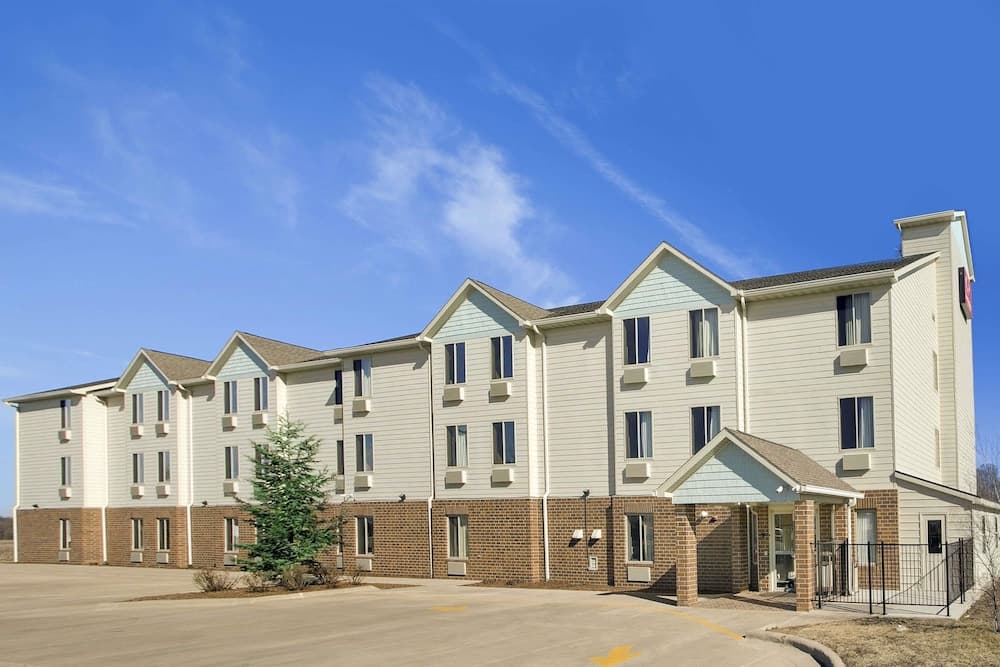 Baymont by Wyndham Jacksonville featured exterior or lobby in Jacksonville, IL — similar hotel