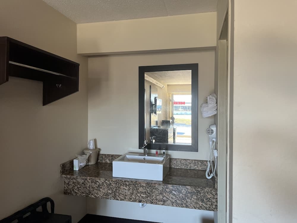 Travelodge by Wyndham Holland/Toledo featured exterior or lobby in Holland, OH — similar hotel