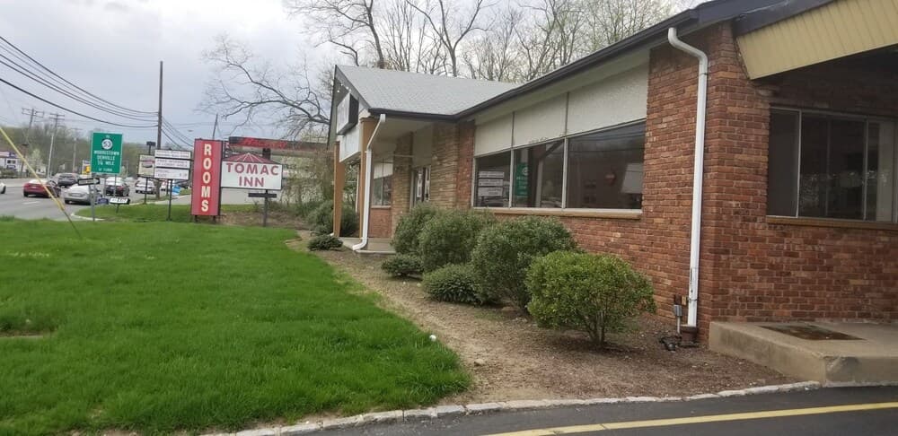 Tomac Motor Inn property views in Morris Plains, NJ — gallery photo 3