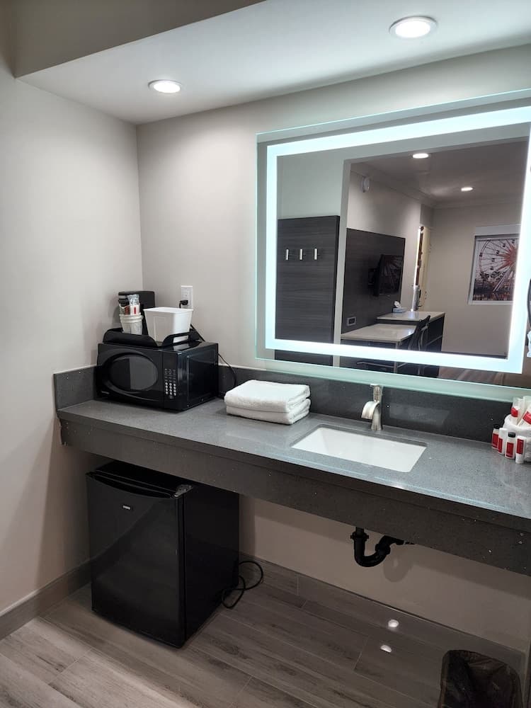 Travelodge by Wyndham Fullerton Near Anaheim property views in Fullerton, CA — gallery photo 3