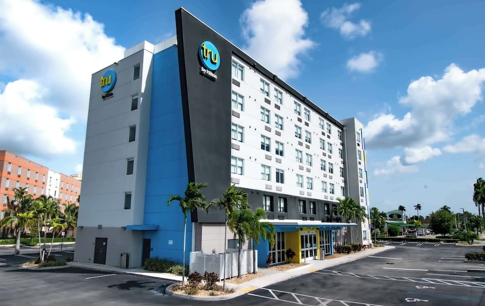 Tru by Hilton Florida City featured exterior or lobby in Florida City, FL — similar hotel