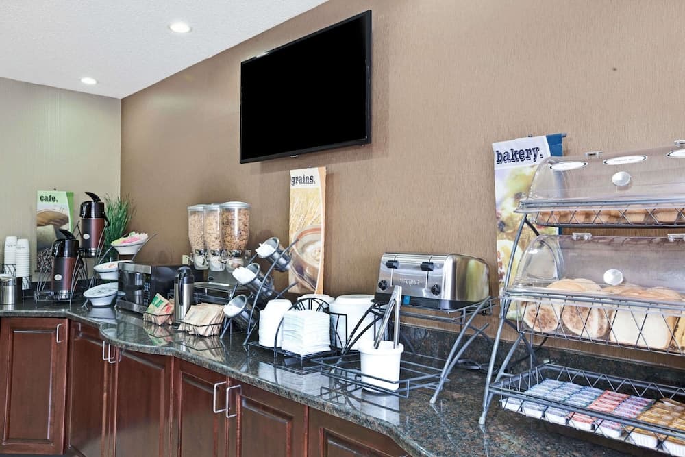 Microtel Inn & Suites by Wyndham Charleston WV gallery photo in South Charleston, WV — image 19