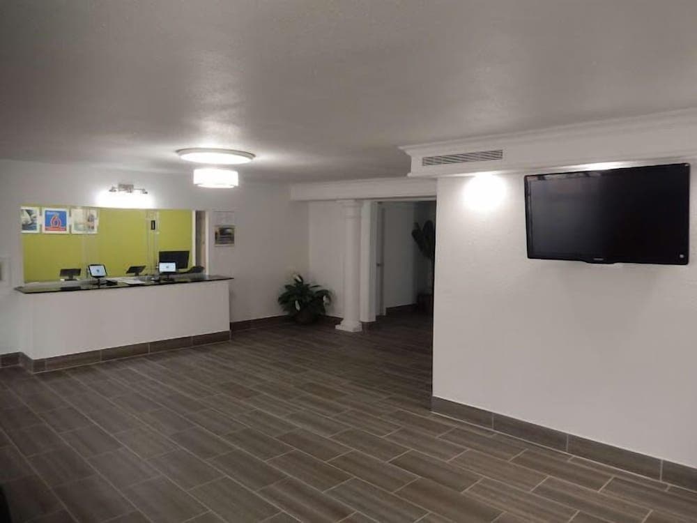 Stay Inn & Suites interior in Houston, TX — gallery photo 2