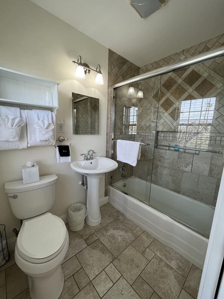 Beach Breeze Inn gallery photo in Falmouth, MA — image 28