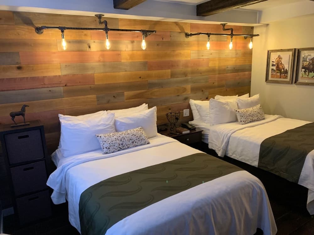 Cedar Stables Inn and Suites featured exterior or lobby in Sandusky, OH — similar hotel