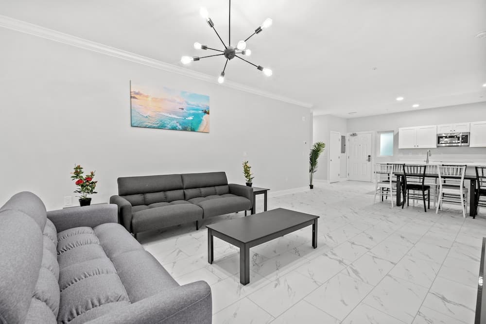 Ocean Escape Boardwalk Oceanfront interior in Surfside Beach, SC — gallery photo 2