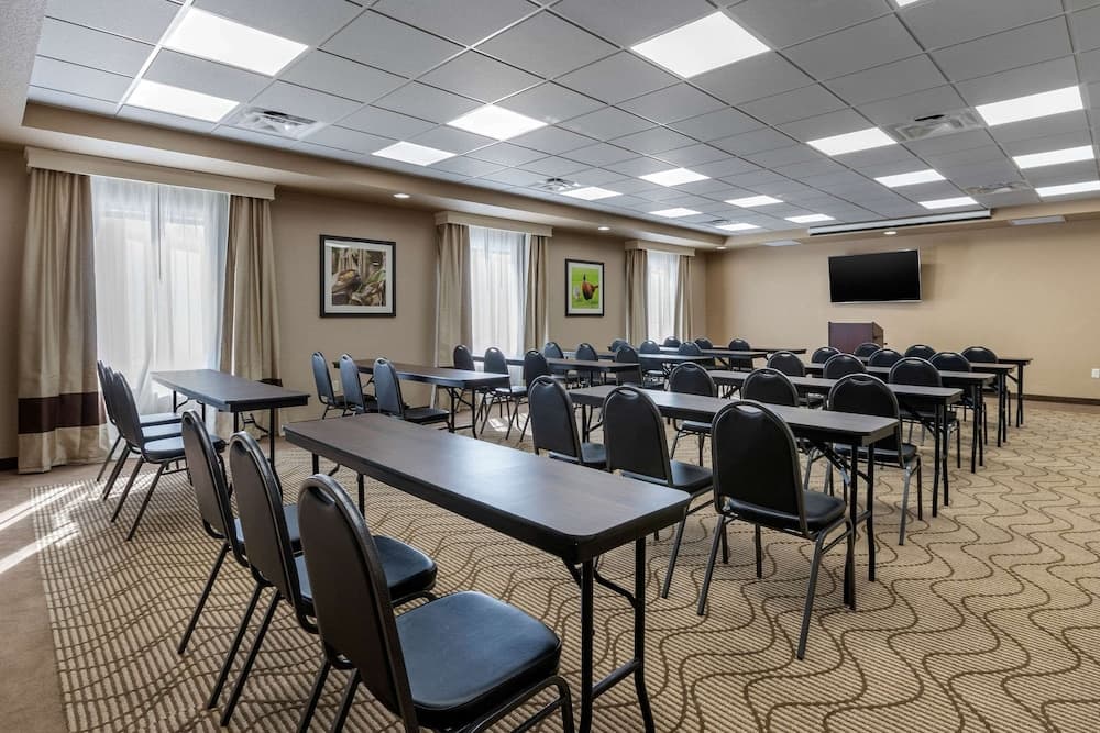 Comfort Inn & Suites Cedar Rapids CID Eastern Iowa Airport gallery photo in Cedar Rapids, IA — image 26