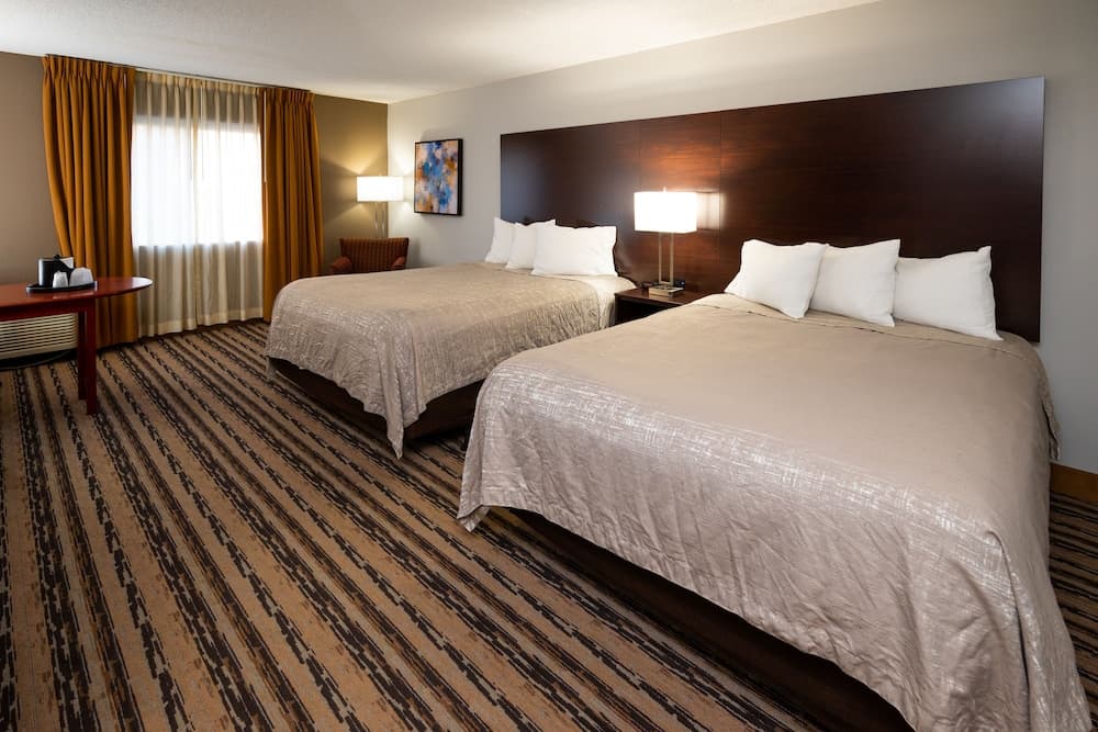 Endeavor Inn & Suites, Trademark Collection by Wyndham gallery photo in Topeka, KS — image 4